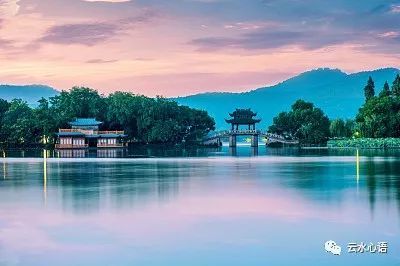 贯云石很委婉的一首元曲,通俗易懂,却耐人寻味