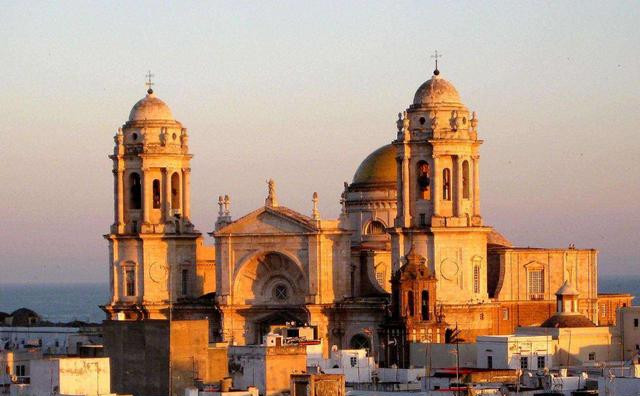 西班牙--旅游业相当发达,有旅游王国的美称