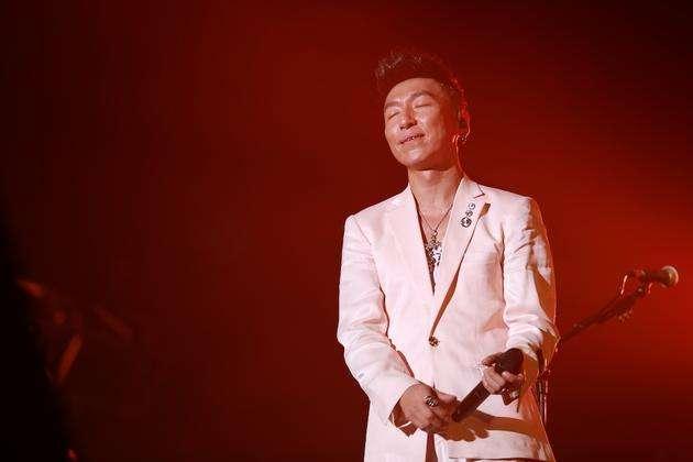 陈羽凡|陈羽凡现身白百何住所接儿子，啤酒肚明显，住偏远小区显落魄