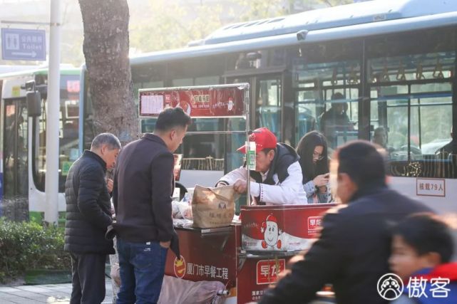早龙:21年,2600辆车,每天温暖30万人.