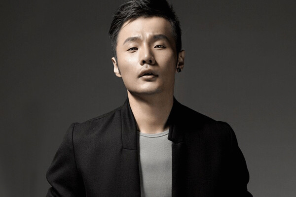 前有李荣浩一人作歌,今有潘粤明《怒晴湘西》