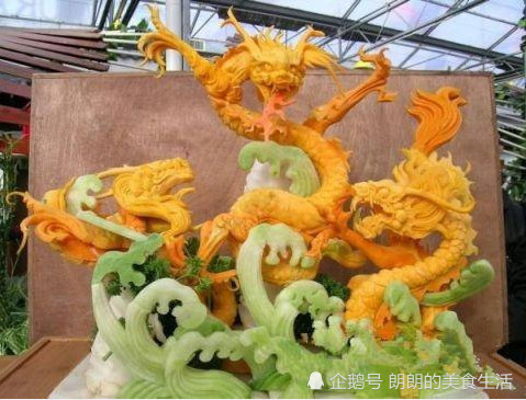 日本厨师自夸鱼片切的薄如纸,中国厨师拿出南