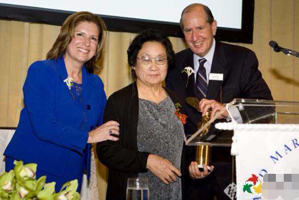 屠呦呦入围20世纪最伟大科学家:并列爱因斯坦