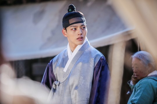 《双面君王》吕珍九:清纯美 颓废美的双刃剑魅力,令剧场沸腾