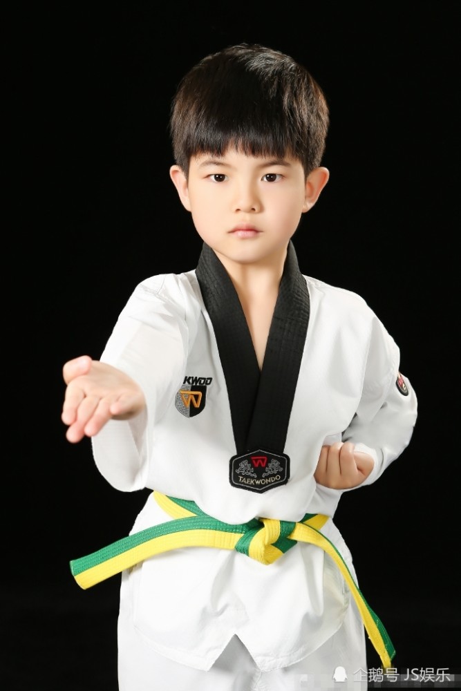 沙溢大儿子安吉跆拳道升黄绿带气宇轩昂帅炸屏