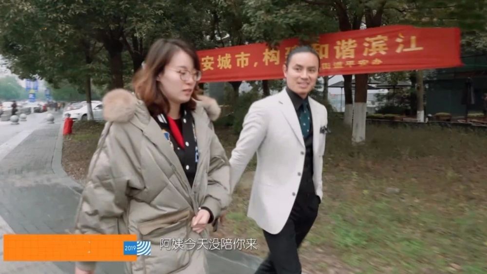 《我家那闺女》何雯娜退出,傅园慧坠马,70岁王