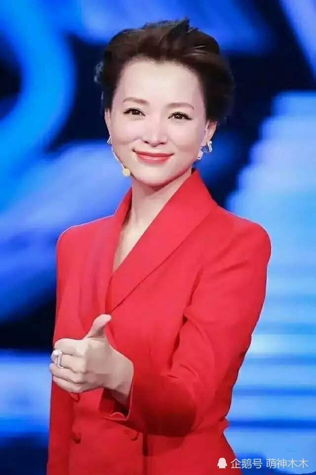 倪萍经纪人为董卿上不了春晚主持抱不平:台上