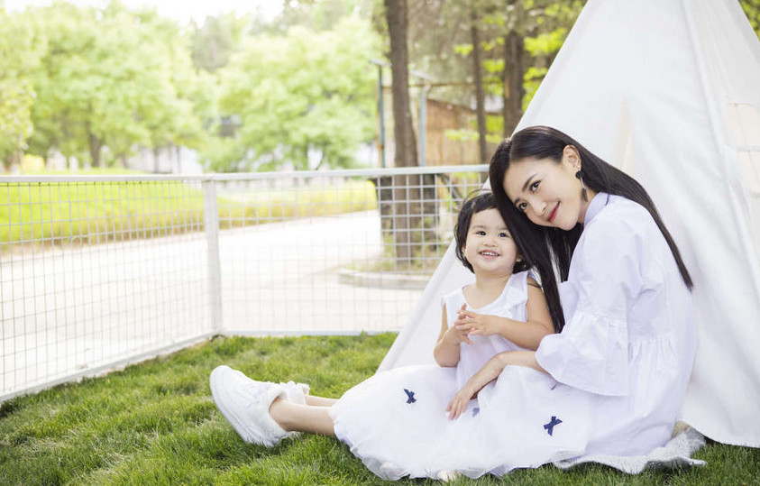 包贝尔老婆变贤妻!教袁姗姗叠衣服做家务,以前