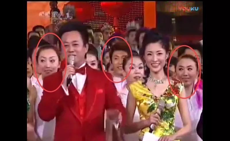 怀念春晚丨李咏主持了十届春晚,黑色三分钟却