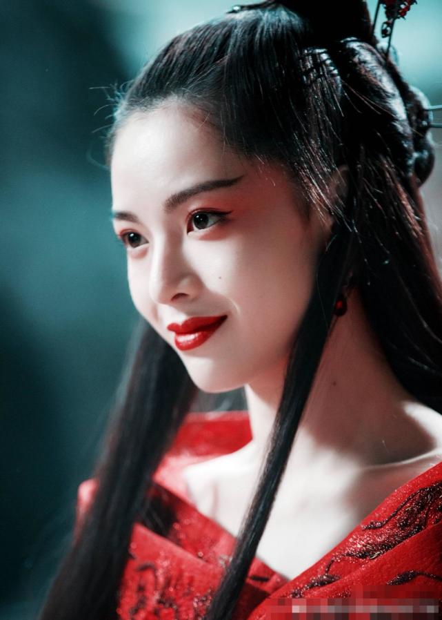 不过后来几个版本之中,最美的一个版本还是神仙姐姐刘亦菲版.