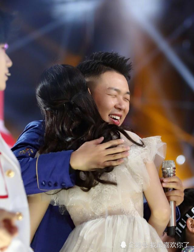 黄毅清再发文:吴秀波跟沈梦辰在一起过!