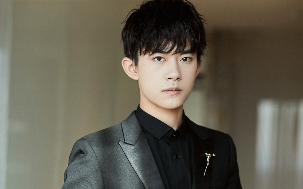 易烊千玺|易烊千玺，该考虑给你的“小可爱”发锦旗了！