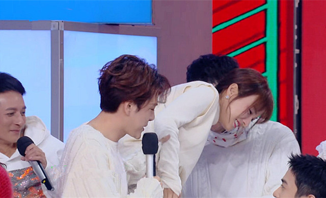 《快本》徐海乔一场节目看吴昕20多次,这对C