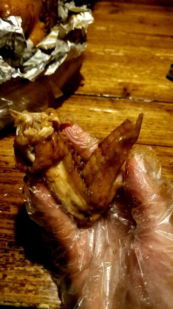 韩国人第一次吃叫花鸡,一脸诧异问吃土?,网友