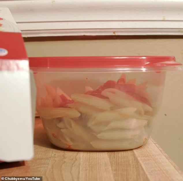 比利时男子食用5天前的意面,食物中毒浑然不知