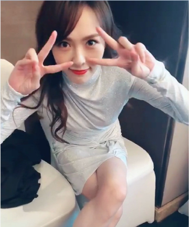 唐嫣的坐姿绝了,两腿间距离不足一厘米,网友:怎么做到的