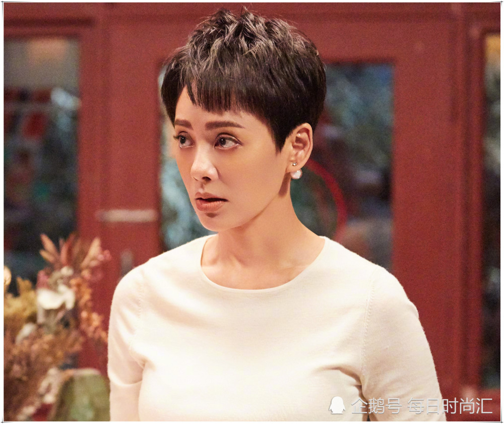 高鼻梁才是追求?5位绝美女星都是塌鼻梁,不