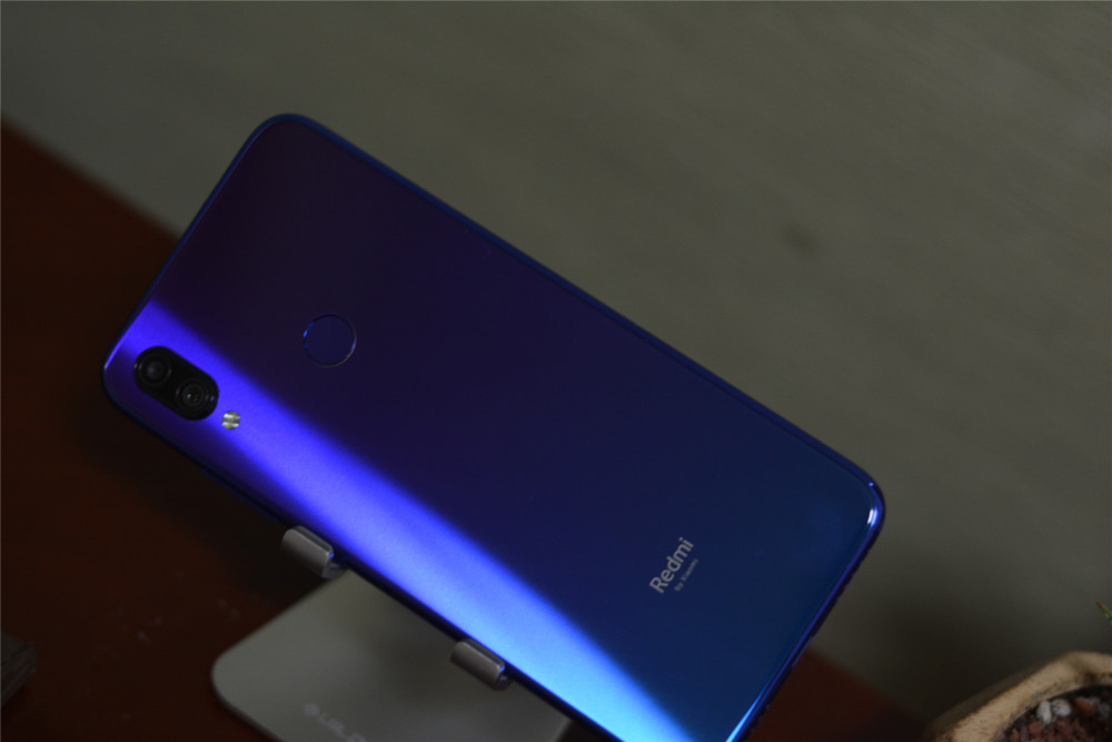 卢伟冰:荣耀V20整体销量是红Note7的三分之一