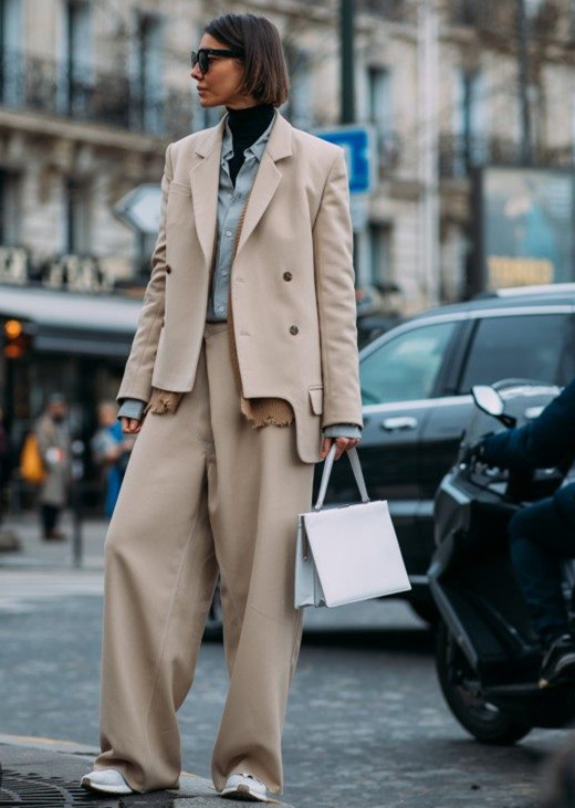 西装怎么搭才有休闲范?关键在于小白鞋,表现力