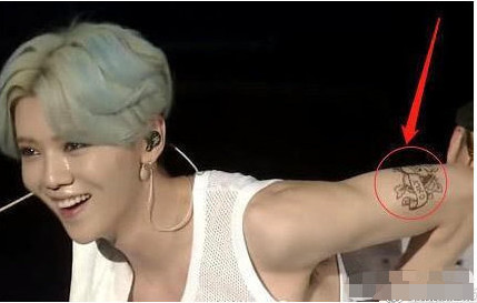 鹿晗当众脱衣现纹身,看到手臂纹身名字炸