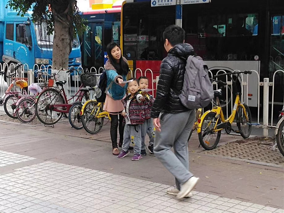 双胞胎兄弟同患重度贫血 妈妈:最对不起