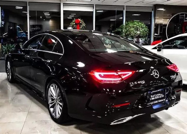 新款奔驰cls 450,售价只要,车主:折角大灯真是艺术