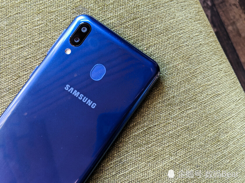 三星Galaxy M20新机评测 小米终于遇到对手了
