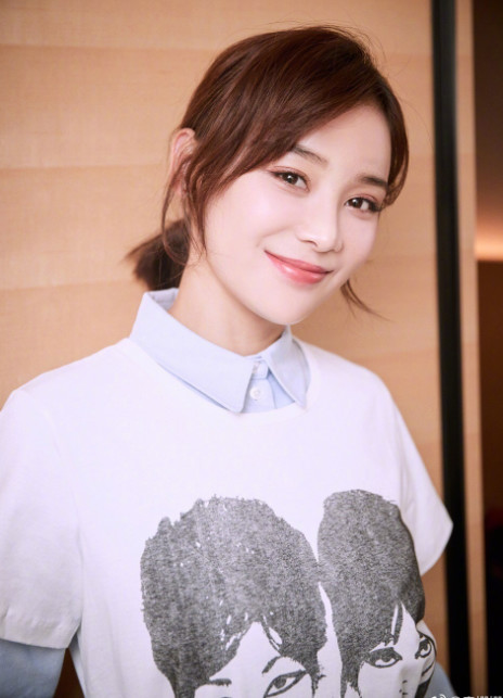 袁姗姗短发够美了?直到看见她长发飘飘,才知啥叫"校花级美女"!