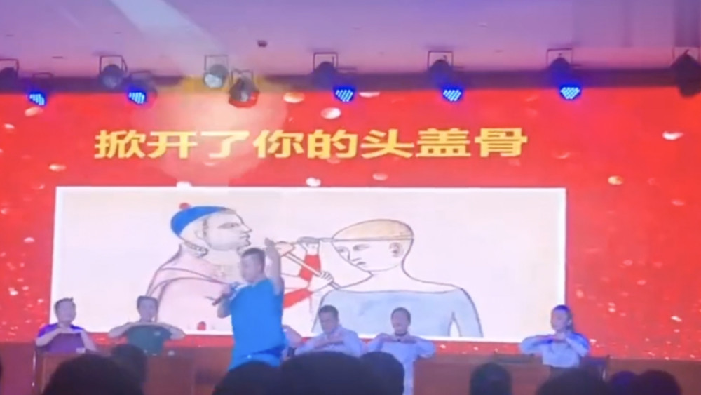 最硬核年会!医护合唱:掀起你的头盖骨,再盖上你的头盖骨