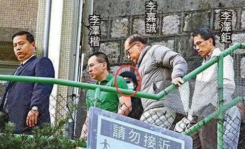 23岁女孩,千亿身家,给李嘉诚的公司当董事,凭什