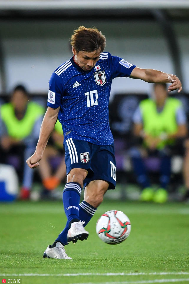 也会在更衣室争着打扫卫生替补队员主动"承包"打扫活,帅酷如槙野智章