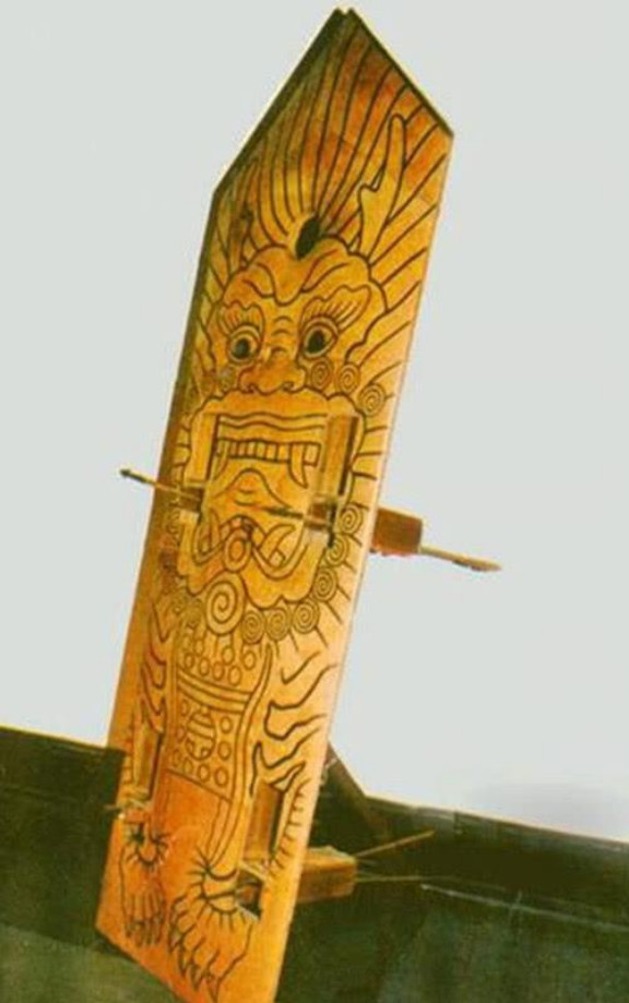 最后这一款就是我们国家的虎头木盾,这款兵器是在明朝的时候建造的,在