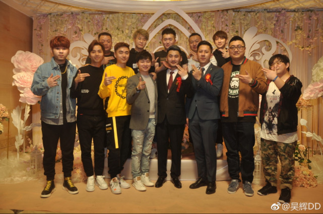 中国cs的老队长mo还有tyloo前职业选手赖雪峰比如以一把鸟狙闻名的前