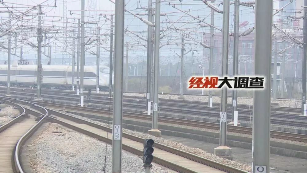 常在长沙火车南站坐车的旅客,总能记住彭华容忙碌的身影.