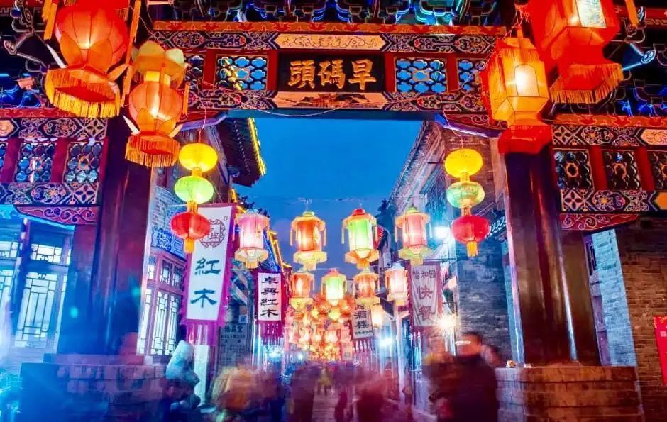周村古商城今年春节花灯比往年规模大、花样多