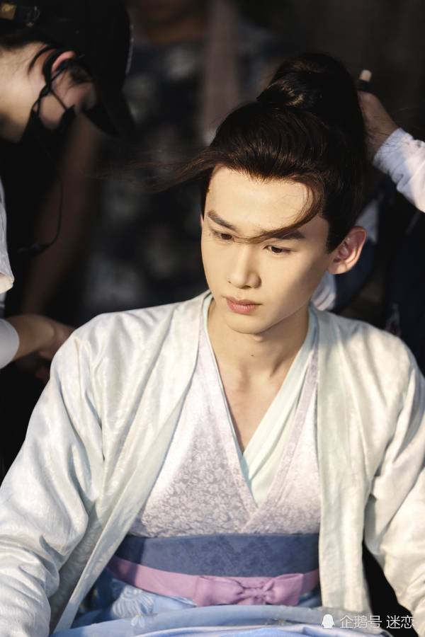 白敬亭这几张照片太帅了,简直就是不食烟火的王爷