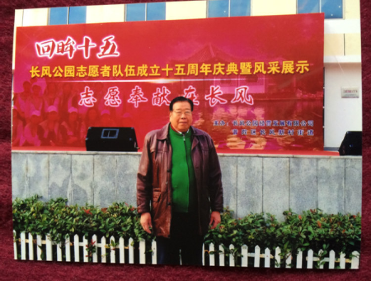 他在长风公园捡垃圾,留下一串动人故事…