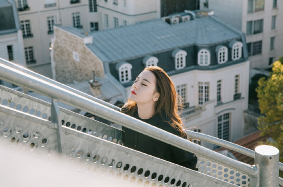 工作室公开热巴二月份行程 晒出的热巴照片太