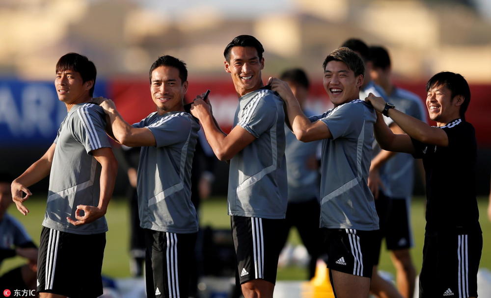 亚洲杯决赛前玩公司团建 盼颠覆哈维神预言第