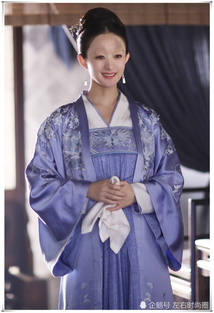 当女星没了眉毛,吴谨言年轻十岁,赵丽颖可爱,她