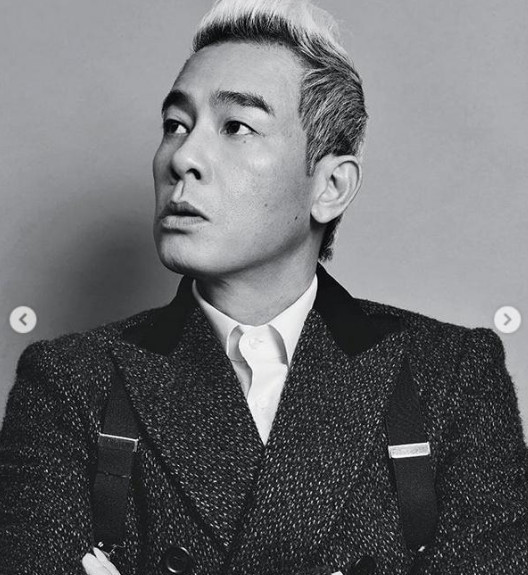 应采儿逛母婴店,陈小春抽烟,应采儿拿纸巾捂鼻,真怀了?