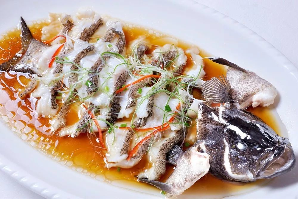 清蒸鱼这么做,吃完盘子都不用洗_腾讯新闻