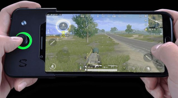 小米高管点评黑鲨新机:个性炫酷,新一代跑分机