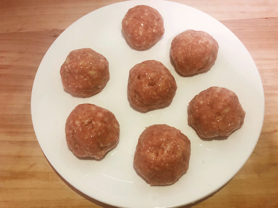 年夜飯來一道鮮香味美的四喜丸子,祝你新年閤家團圓,好運連連