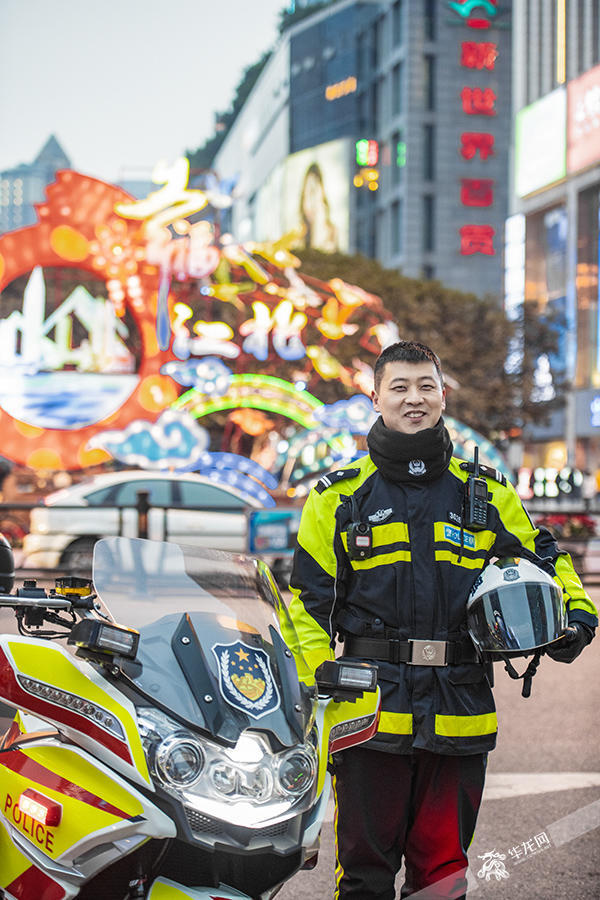 张国升,山东人,在重庆市公安局江北分局工作,连续4年未回老家过年