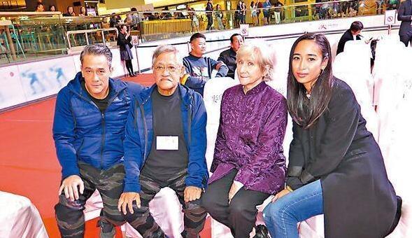 香港鞋拔子脸喜剧笑匠吴耀汉病危疑似混血美貌女儿陪同出镜