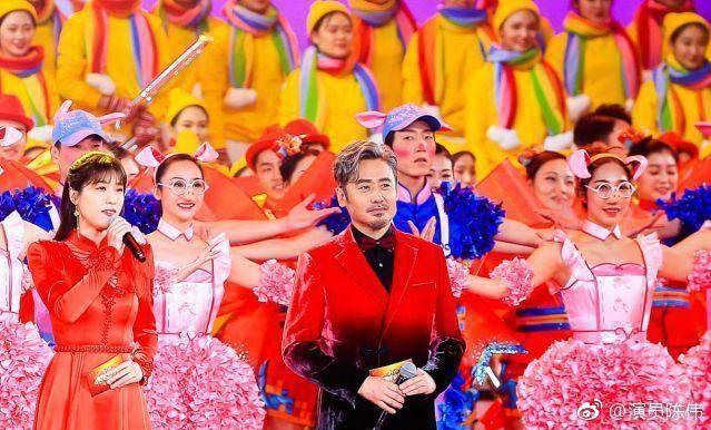 北京卫视春晚将主持串词剪掉了一大片,吴秀波
