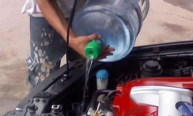 奔驰"烧水汽车"横空出世!一箱水跑800公里,这才叫新能源!