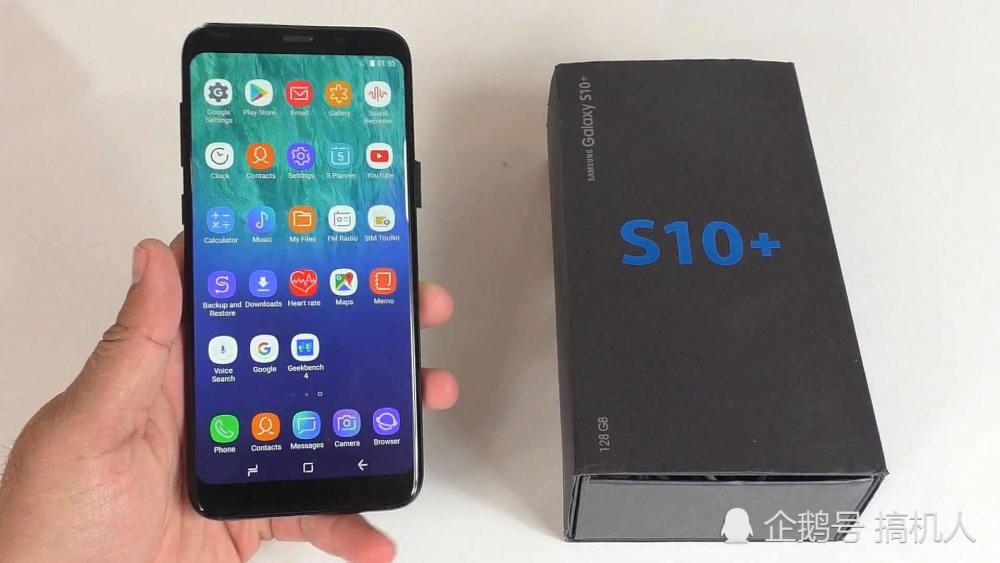 山寨三星S10+放水里浸泡7小时 拿出后被老外