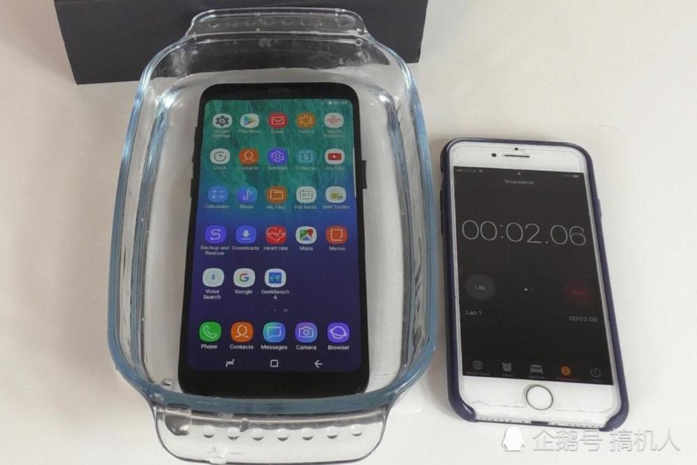 山寨三星S10+放水里浸泡7小时 拿出后被老外